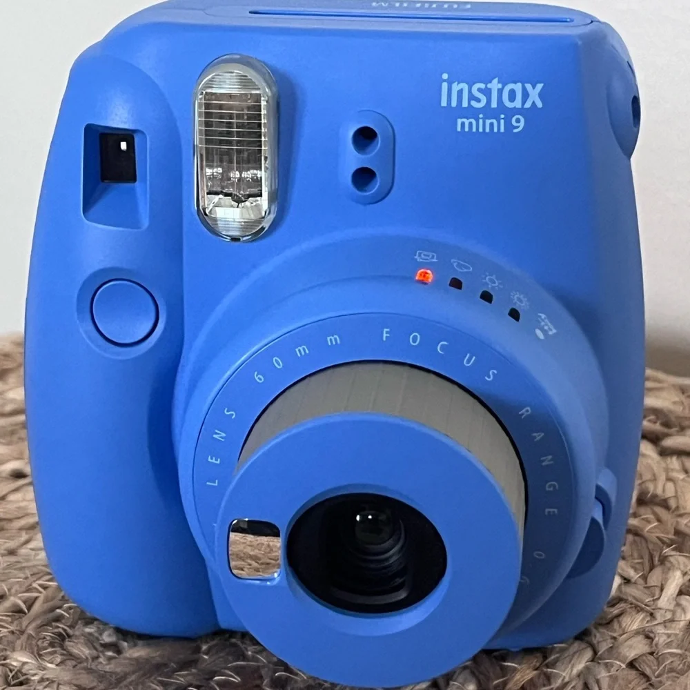 Fujifilm instax mini 9 Instant Camera Bundle